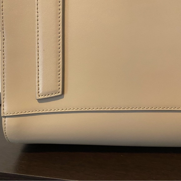 🌟SOLD🌟 Gorgeous EUC MEDIUM ANTIGONA in NUDE! - Picture 15 of 15